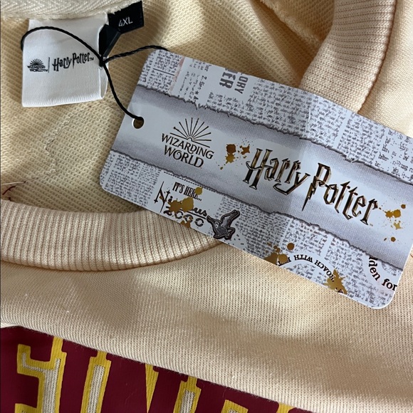 Gryffindor Cream Shirt Men Size 4XL Harry Potter
Graphic New With Tag - Picture 8 of 9
